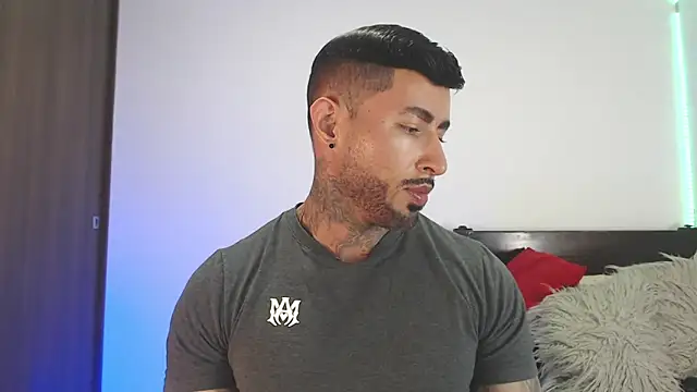 andrea de lucaa online show from April 2026 02:36:02 AM