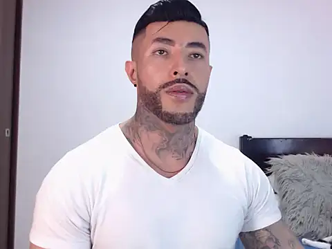 andrea de lucaa online show from November 2025 04:34:02 AM