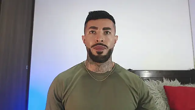 andrea de lucaa online show from April 2026 08:59:01 PM