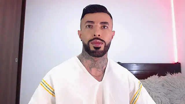 andrea de lucaa online show from February 2026 04:10:01 AM