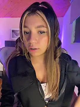 Isabella18 pink online show from April 2026 05:17:02 PM