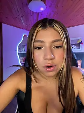 Snapshot of Isabella18_pink chatting on July 2026 05:57:01 PM Isabella18 pink online show from July 2026 05:57:01 PM