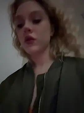 Snapshot of CaitlinSugar chatting on December 2025 04:40:01 AM CaitlinSugar online show from December 2025 04:40:01 AM