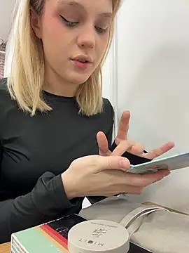 Snapshot of CaitlinSugar chatting on November 2025 04:28:01 AM CaitlinSugar online show from November 2025 04:28:01 AM