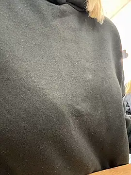 Snapshot of CaitlinSugar chatting on November 2025 04:16:02 AM CaitlinSugar online show from November 2025 04:16:02 AM