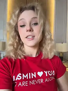 Snapshot of CaitlinSugar chatting on November 2025 04:27:02 AM CaitlinSugar online show from November 2025 04:27:02 AM