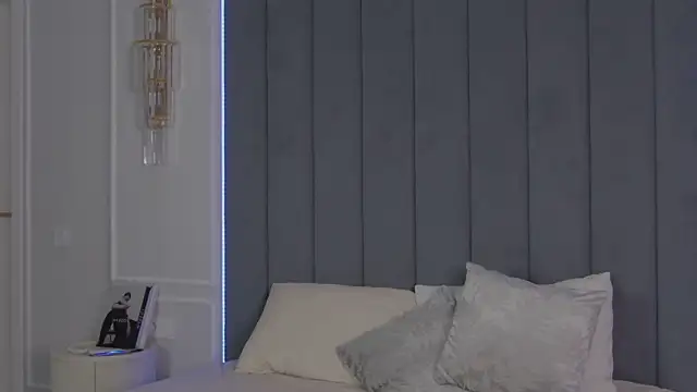 VioletAsh online show from March 2026 04:33:01 AM