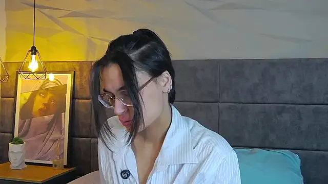 VioletAsh online show from February 2026 04:44:01 AM