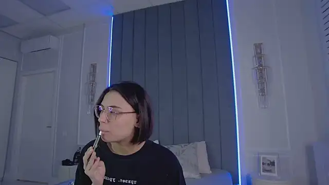 VioletAsh online show from April 2026 04:19:01 AM