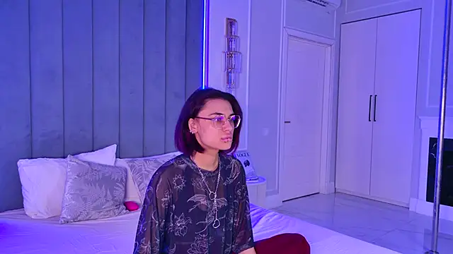 VioletAsh online show from June 2026 04:24:01 AM