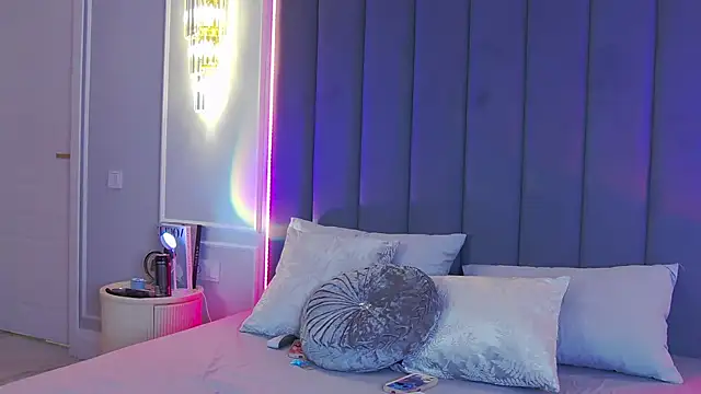 VioletAsh online show from November 2025 04:38:02 AM