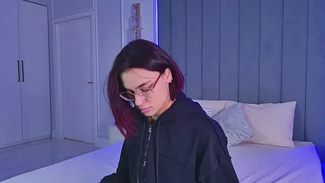 VioletAsh online show from May 2026 04:17:01 AM