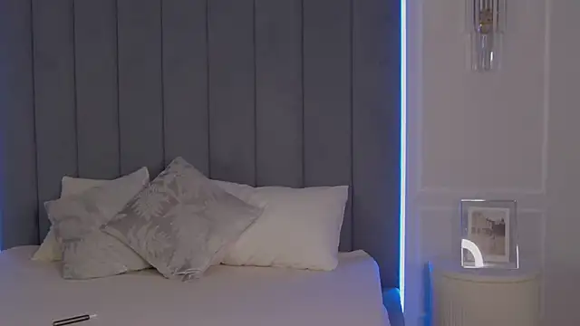 VioletAsh online show from March 2026 04:25:01 AM