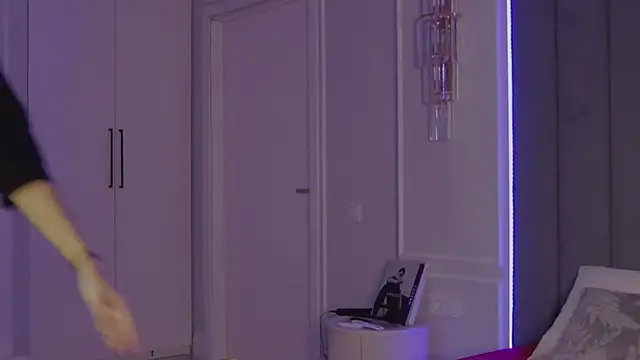 VioletAsh online show from March 2026 04:23:01 AM