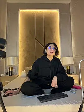 VioletAsh online show from February 2026 04:21:01 AM