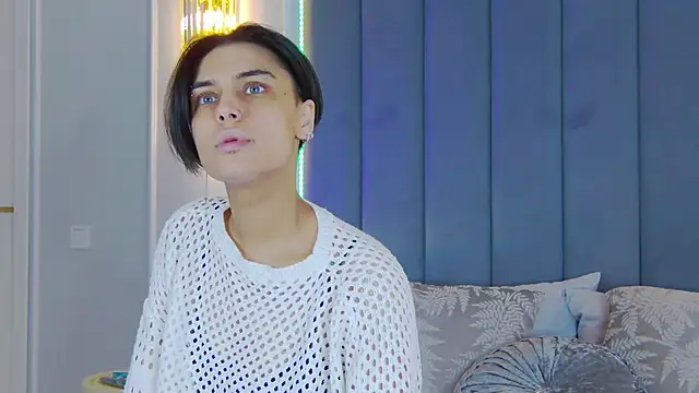 VioletAsh online show from October 2025 04:35:01 AM