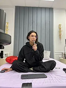 VioletAsh online show from February 2026 04:22:01 AM