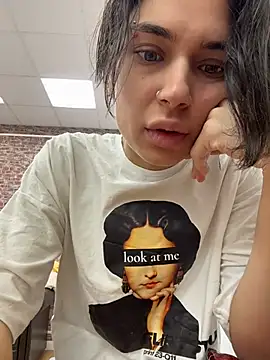 VioletAsh online show from November 2025 04:16:01 AM