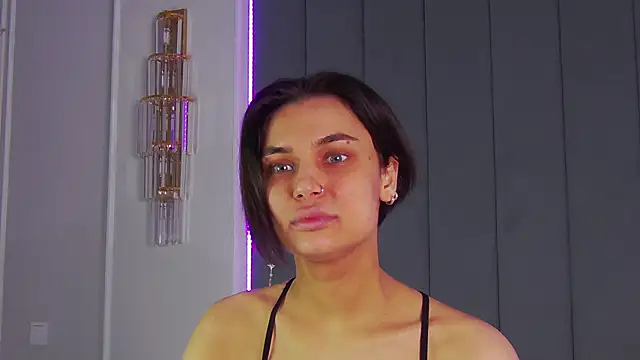 VioletAsh online show from December 2025 04:44:02 AM