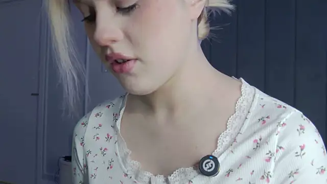 VioletAsh online show from February 2026 04:32:02 AM