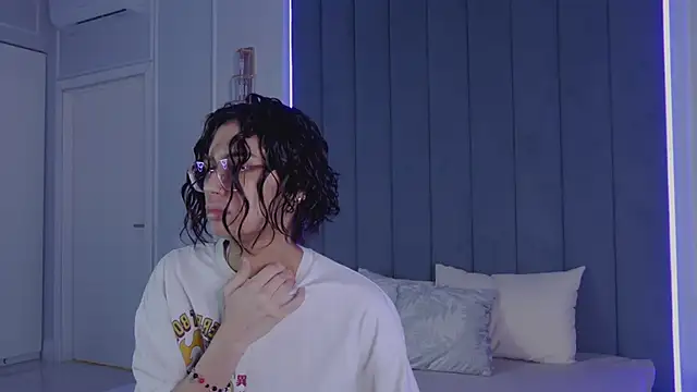 VioletAsh online show from April 2026 04:28:02 AM