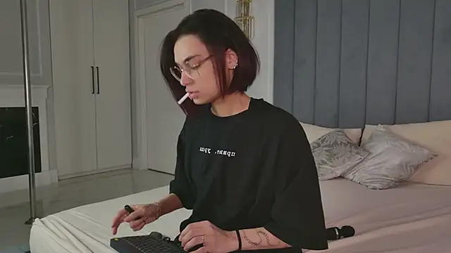 VioletAsh online show from May 2026 04:27:02 AM