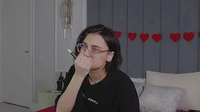 VioletAsh online show from March 2026 04:29:01 AM