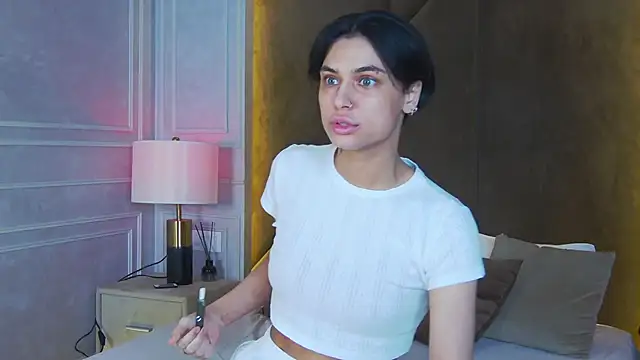 VioletAsh online show from November 2025 04:38:01 AM