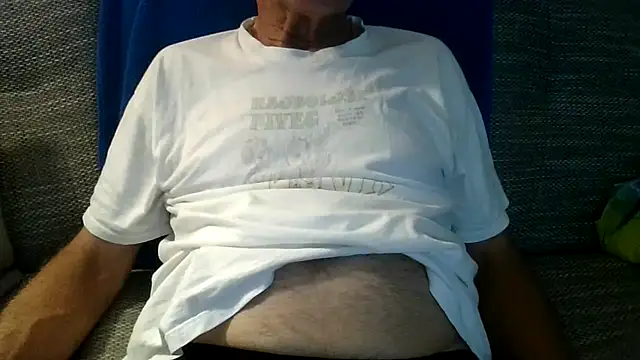 Snapshot of velikifant7 chatting on June 2026 05:57:01 PM velikifant7 online show from June 2026 05:57:01 PM