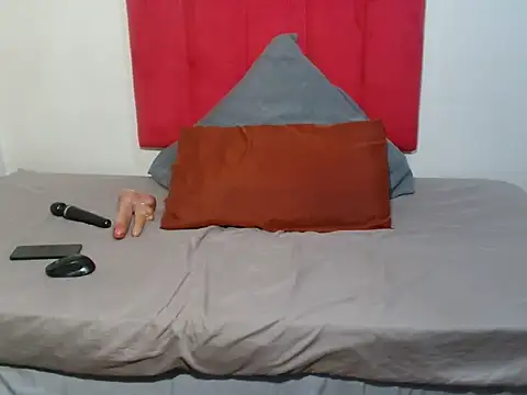 GorillaGripCunt77 online show from October 2025 02:40:01 PM