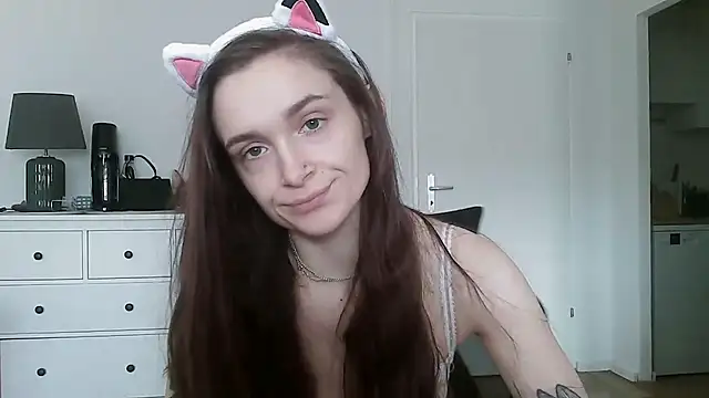 Snapshot of __Leyla__ chatting on November 2025 10:30:02 AM Leyla online show from November 2025 10:30:02 AM