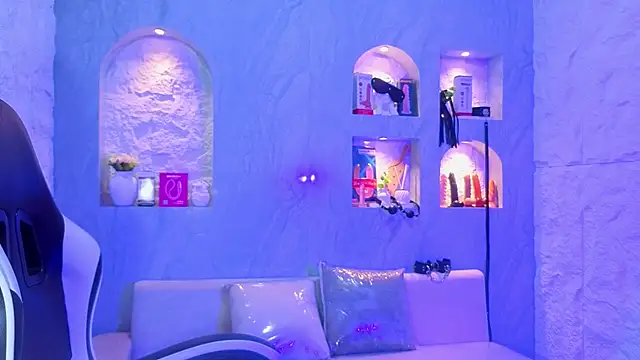 Sophia tf online show from March 2026 01:07:01 PM