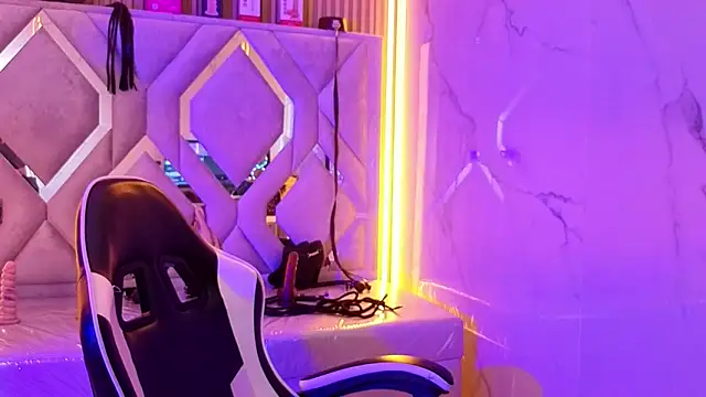 Sophia tf online show from April 2026 08:16:02 PM