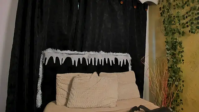 Tiffany Nm online show from December 2025 01:16:02 PM