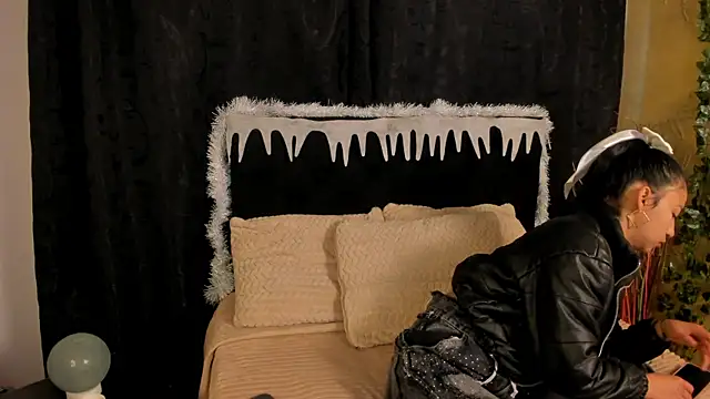 Tiffany Nm online show from December 2025 01:21:01 PM