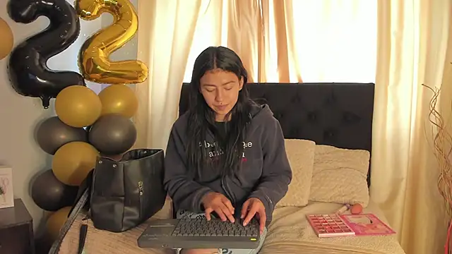 Tiffany Nm online show from October 2025 02:53:02 PM