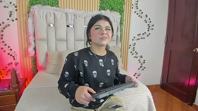 Jade Nmm online show from December 2025 01:02:02 PM