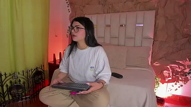 Jade Nmm online show from October 2025 01:01:02 PM