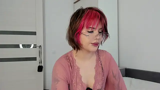 Snapshot of VerniceEngelking chatting on June 2026 06:34:01 AM VerniceEngelking online show from June 2026 06:34:01 AM