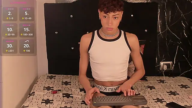 Snapshot of owen_sexy25 chatting on October 2025 08:06:02 PM owen sexy25 online show from October 2025 08:06:02 PM