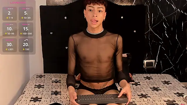 Snapshot of owen_sexy25 chatting on October 2025 08:08:01 PM owen sexy25 online show from October 2025 08:08:01 PM