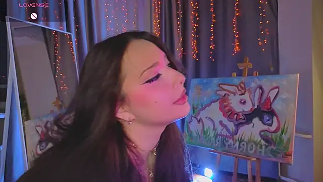 Lucy louras online show from November 2025 12:31:01 PM