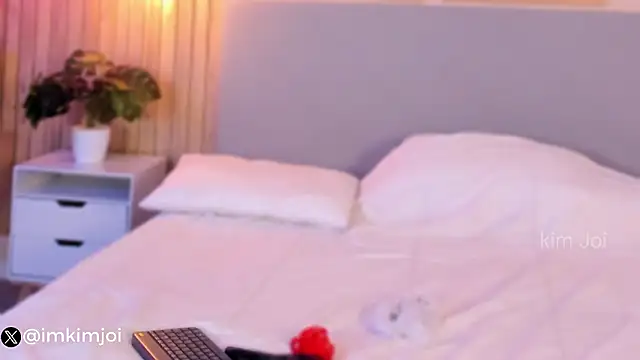 KiimJoi online show from March 2026 12:43:01 PM