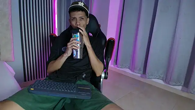 Snapshot of DustinandJordan chatting on November 2025 05:18:02 AM DustinandJordan online show from November 2025 05:18:02 AM