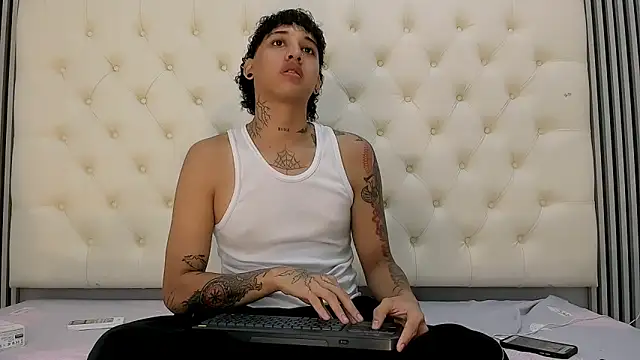 Snapshot of DustinandJordan chatting on December 2025 07:07:02 PM DustinandJordan online show from December 2025 07:07:02 PM