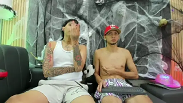 Snapshot of DustinandJordan chatting on October 2025 04:46:02 AM DustinandJordan online show from October 2025 04:46:02 AM