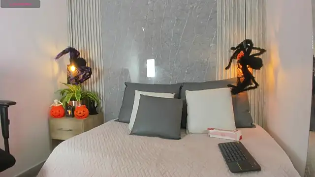 Dominic Taylor  online show from October 2025 03:16:02 AM