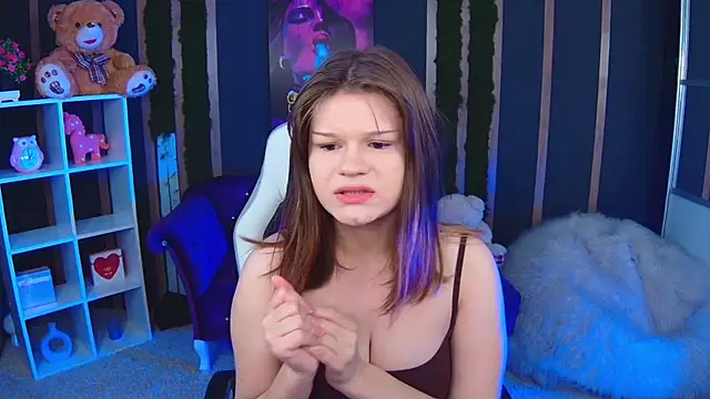 Lunamytrend online show from December 2025 12:17:02 PM