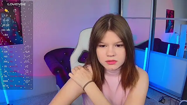 Lunamytrend online show from October 2025 12:02:01 PM