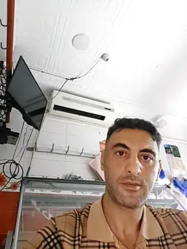 Snapshot of mahdiDido chatting on October 2025 08:11:02 PM mahdiDido online show from October 2025 08:11:02 PM